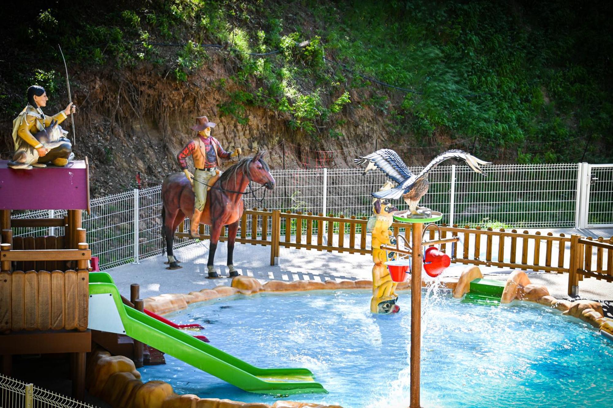 Camping Le Colorado Rustrel Exteriér fotografie